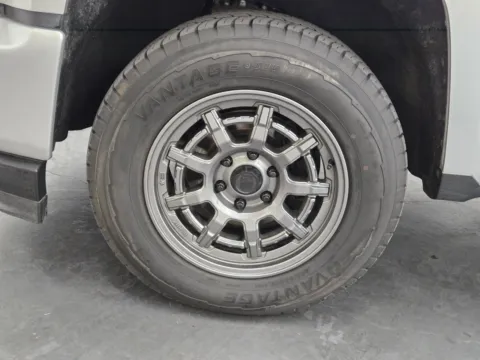 More photos of 2018 Chevrolet Silverado 1500 LT at Baja Auto Sales East, NV