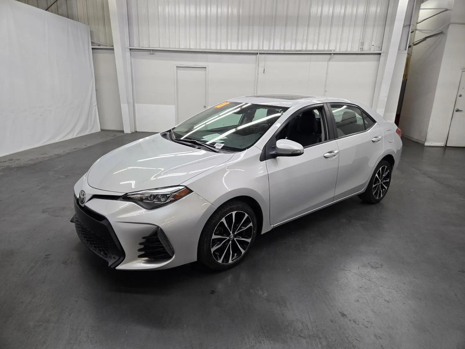 Silver 2018 Toyota Corolla SE for sale in Las Vegas, NV