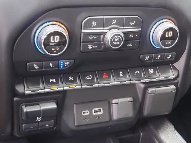 Chevrolet Silverado photo 18