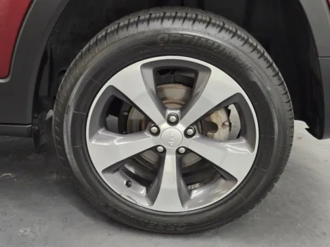 More photos of 2019 Jeep Cherokee Limited at Baja Auto Sales East, NV