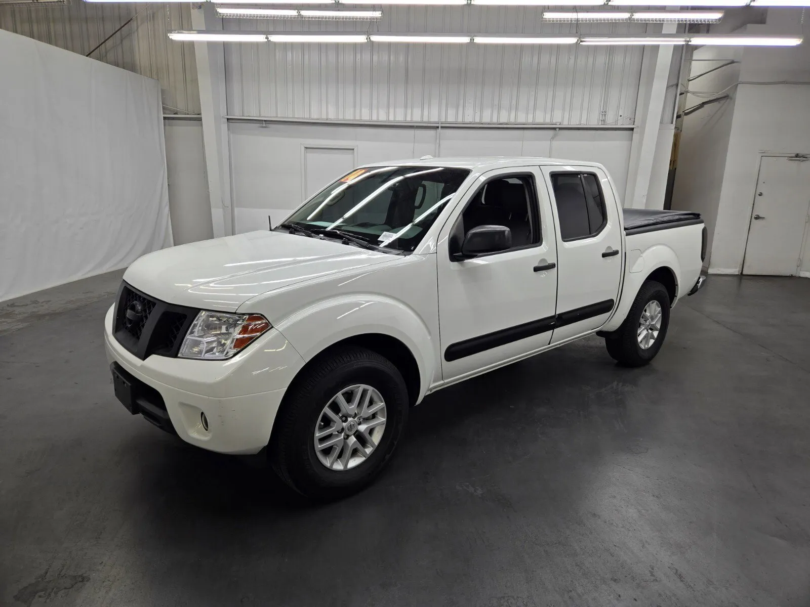 White 2014 Nissan Frontier SV for sale in Las Vegas, NV