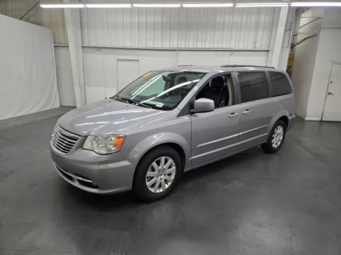 Silver 2014 Chrysler Town & Country Touring for sale in Las Vegas, NV