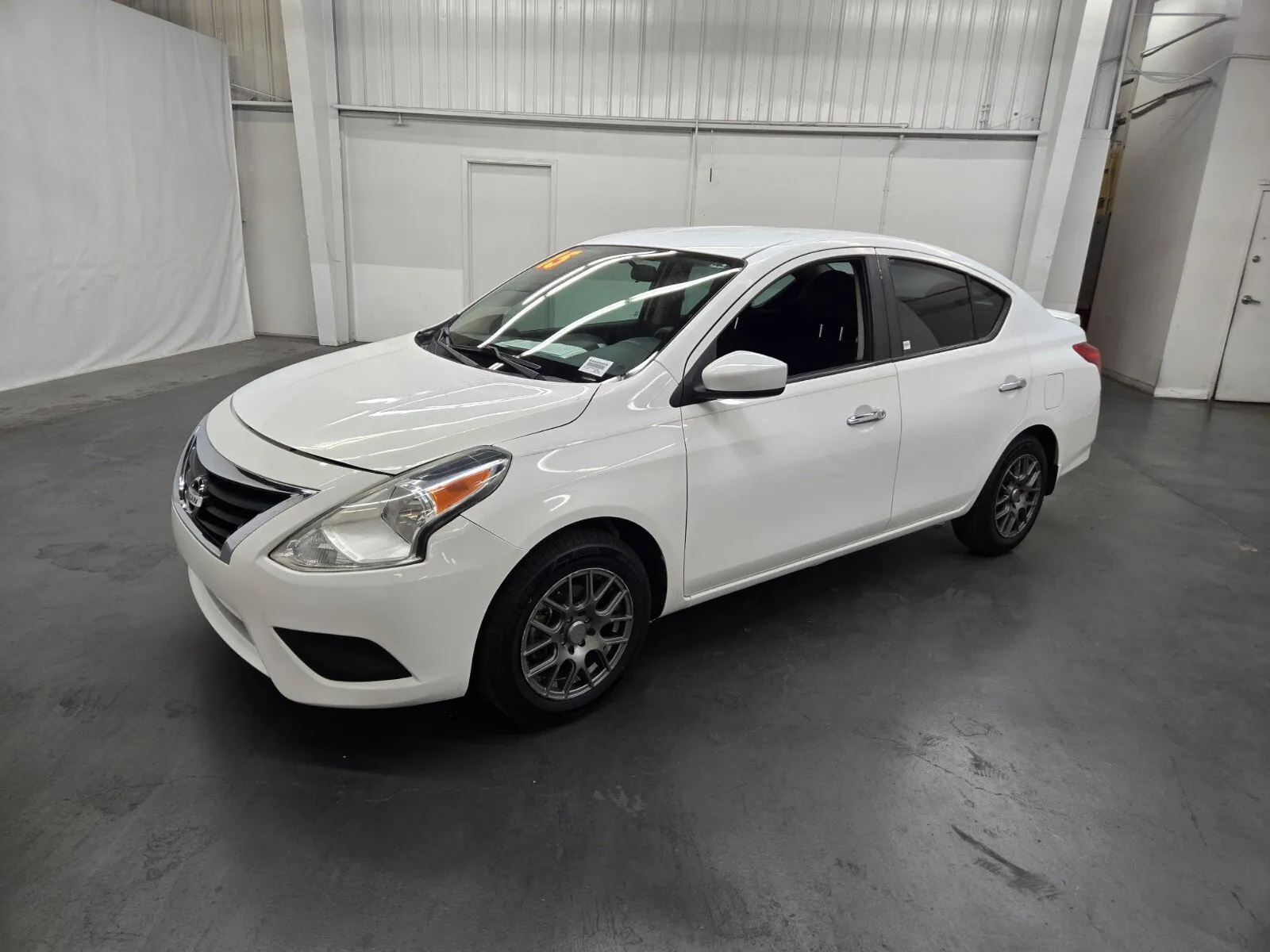 White 2015 Nissan Versa SV for sale in Las Vegas, NV