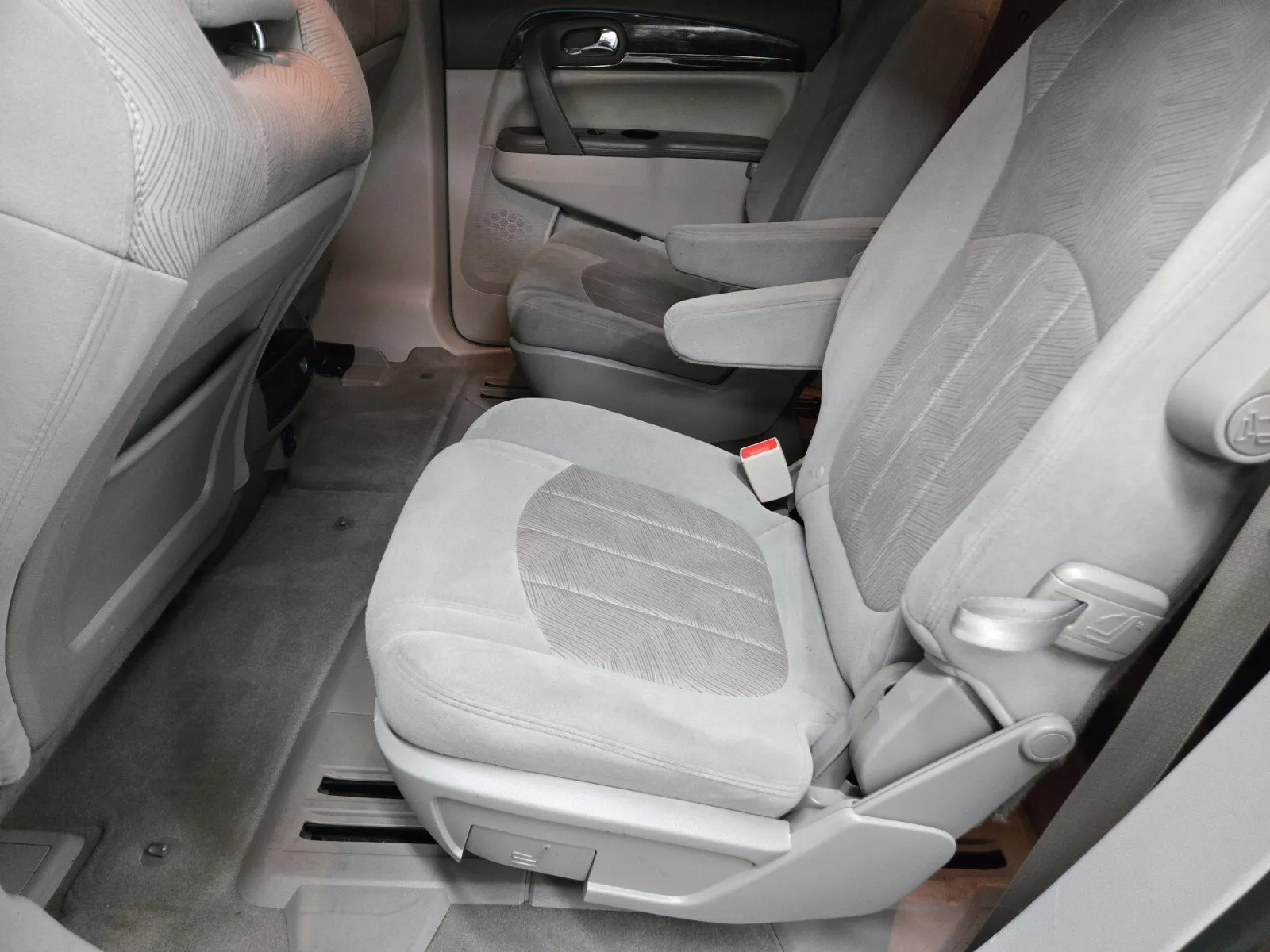 Buick Enclave photo 8