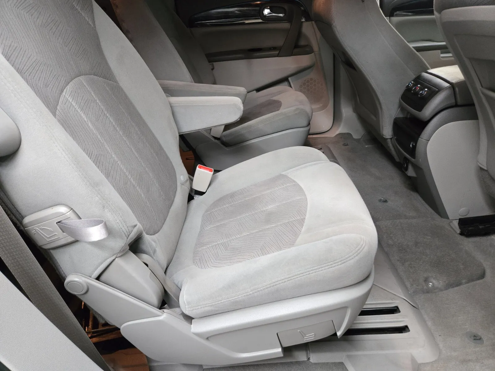 Buick Enclave photo 12