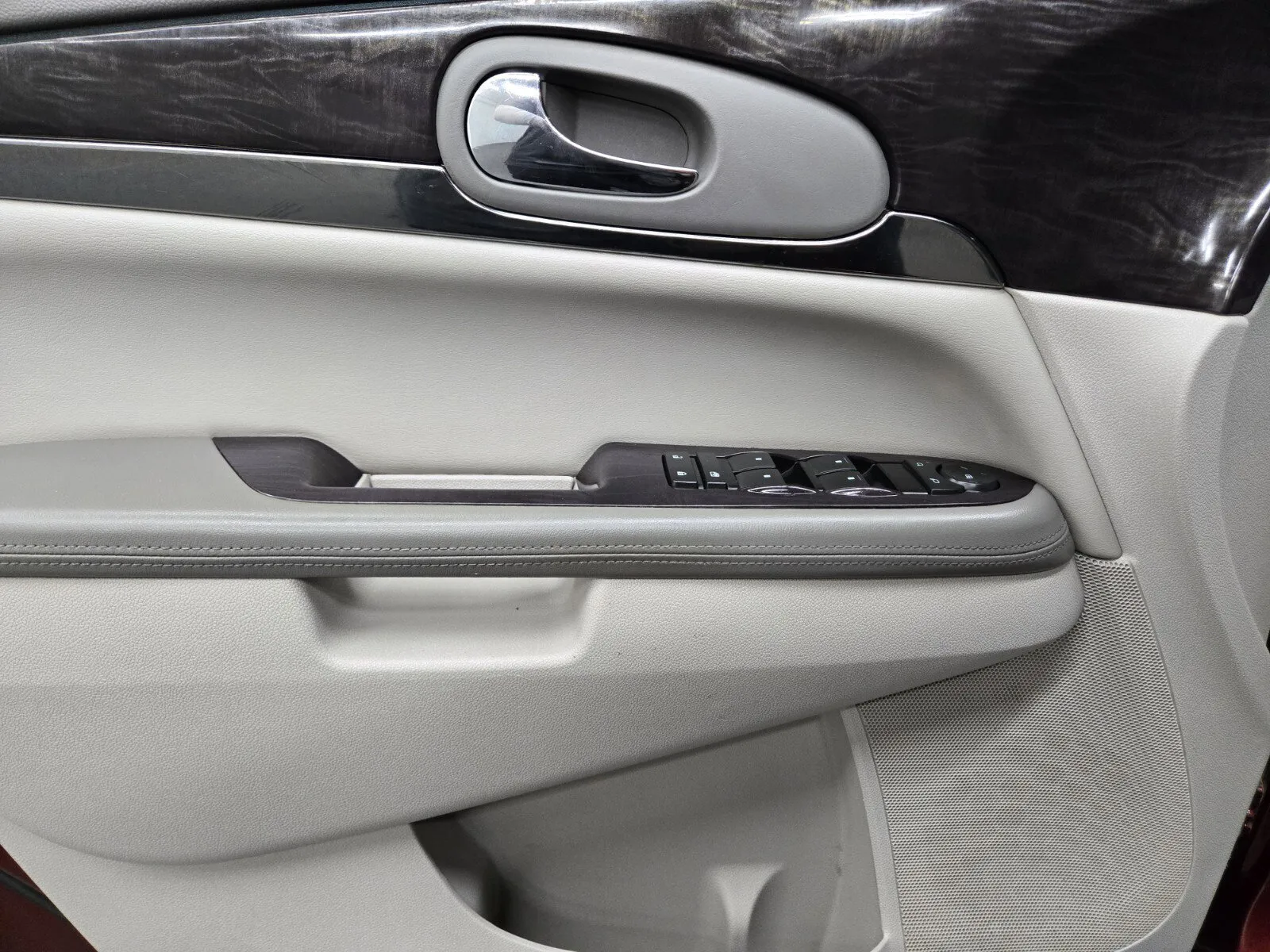 Buick Enclave photo 15