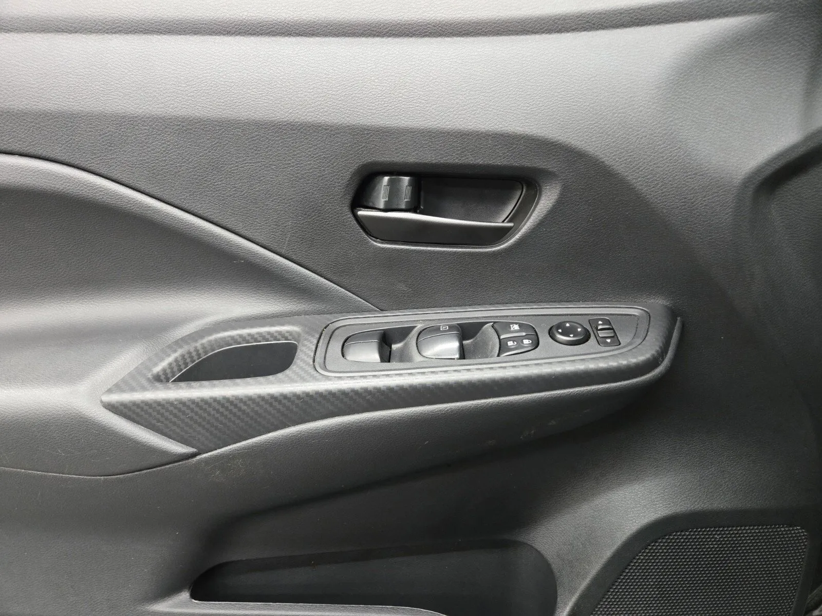 Nissan Versa photo 13