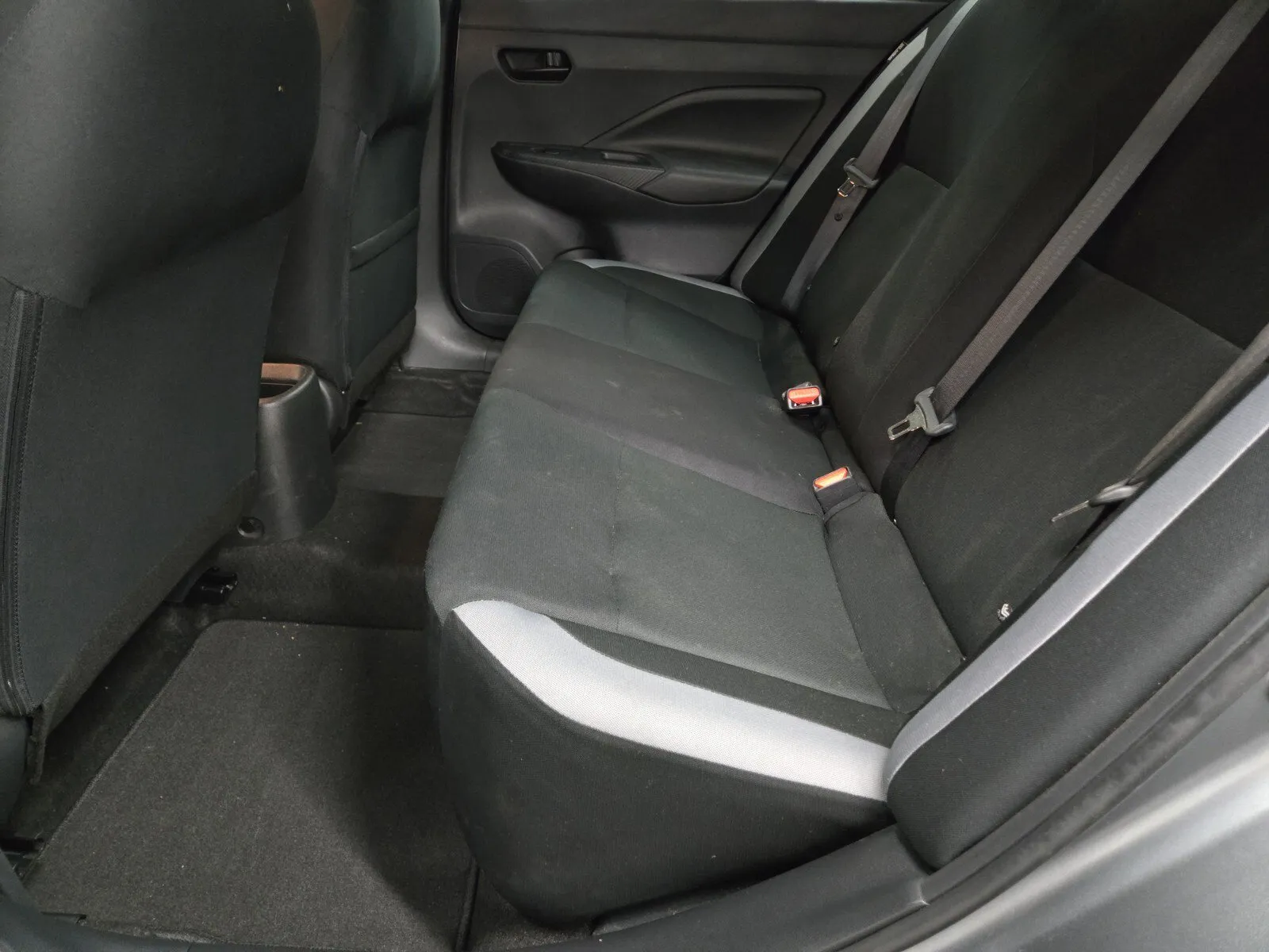 Nissan Versa photo 7