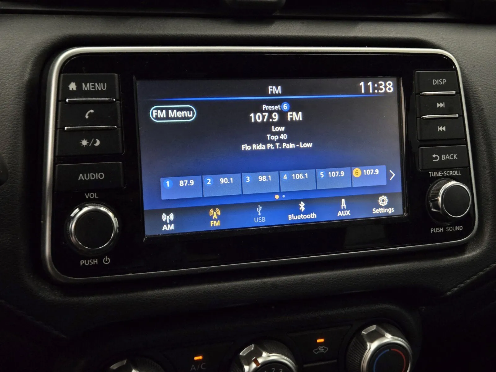 Nissan Versa photo 16