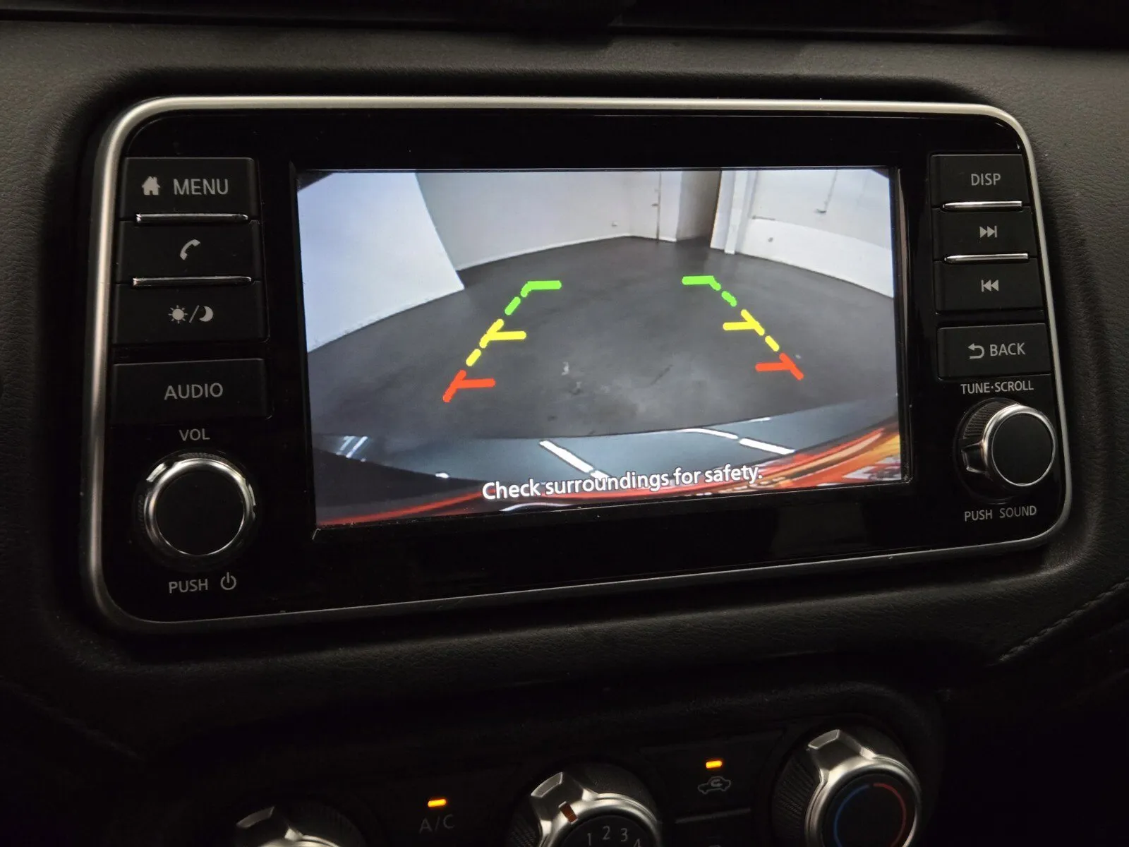 Nissan Versa photo 17