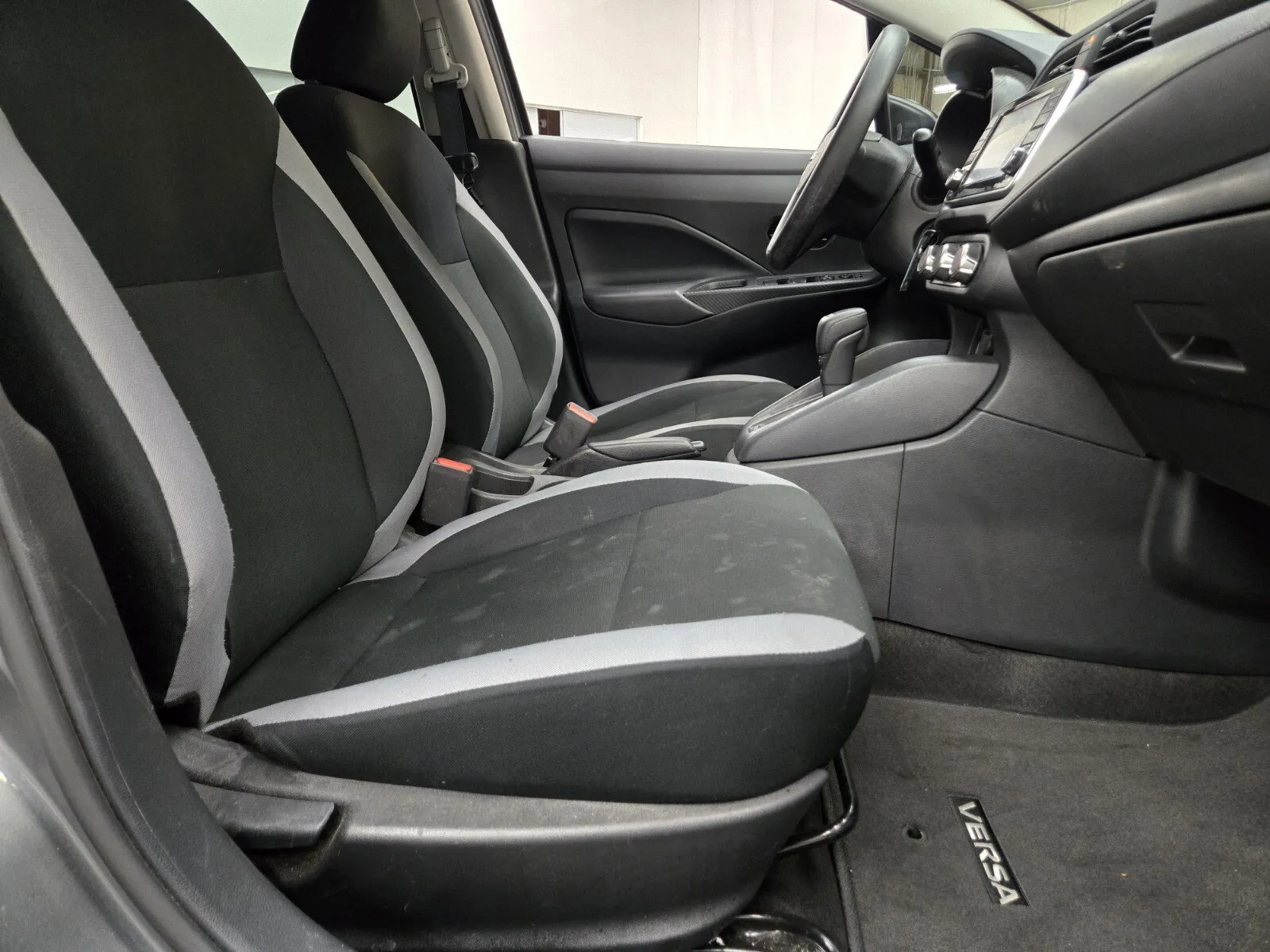 Nissan Versa photo 11