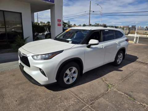 White 2020 Toyota Highlander L for sale in Las Vegas, NV