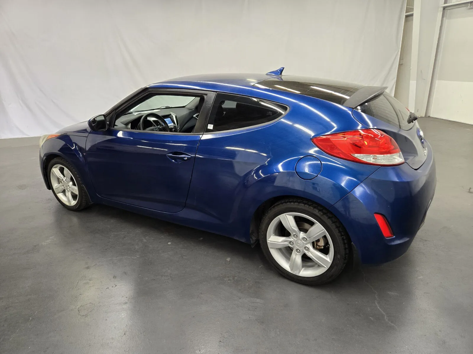 Hyundai Veloster photo 3