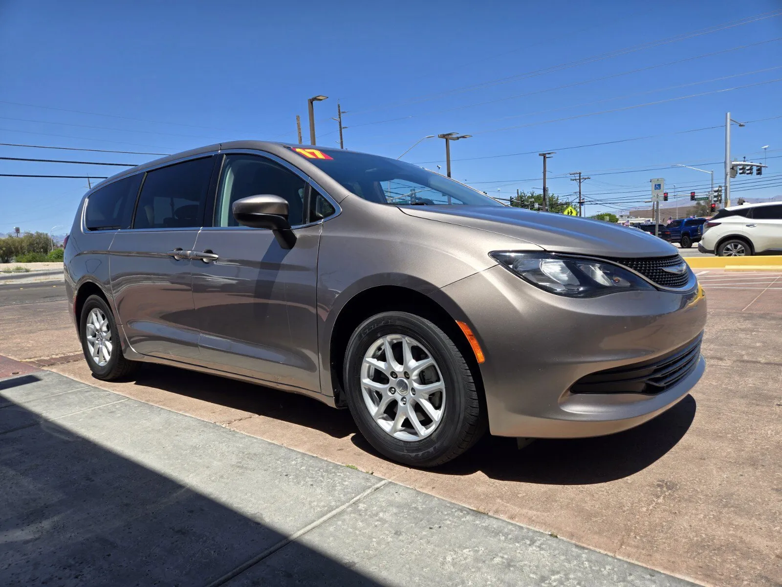 Chrysler Pacifica photo 4