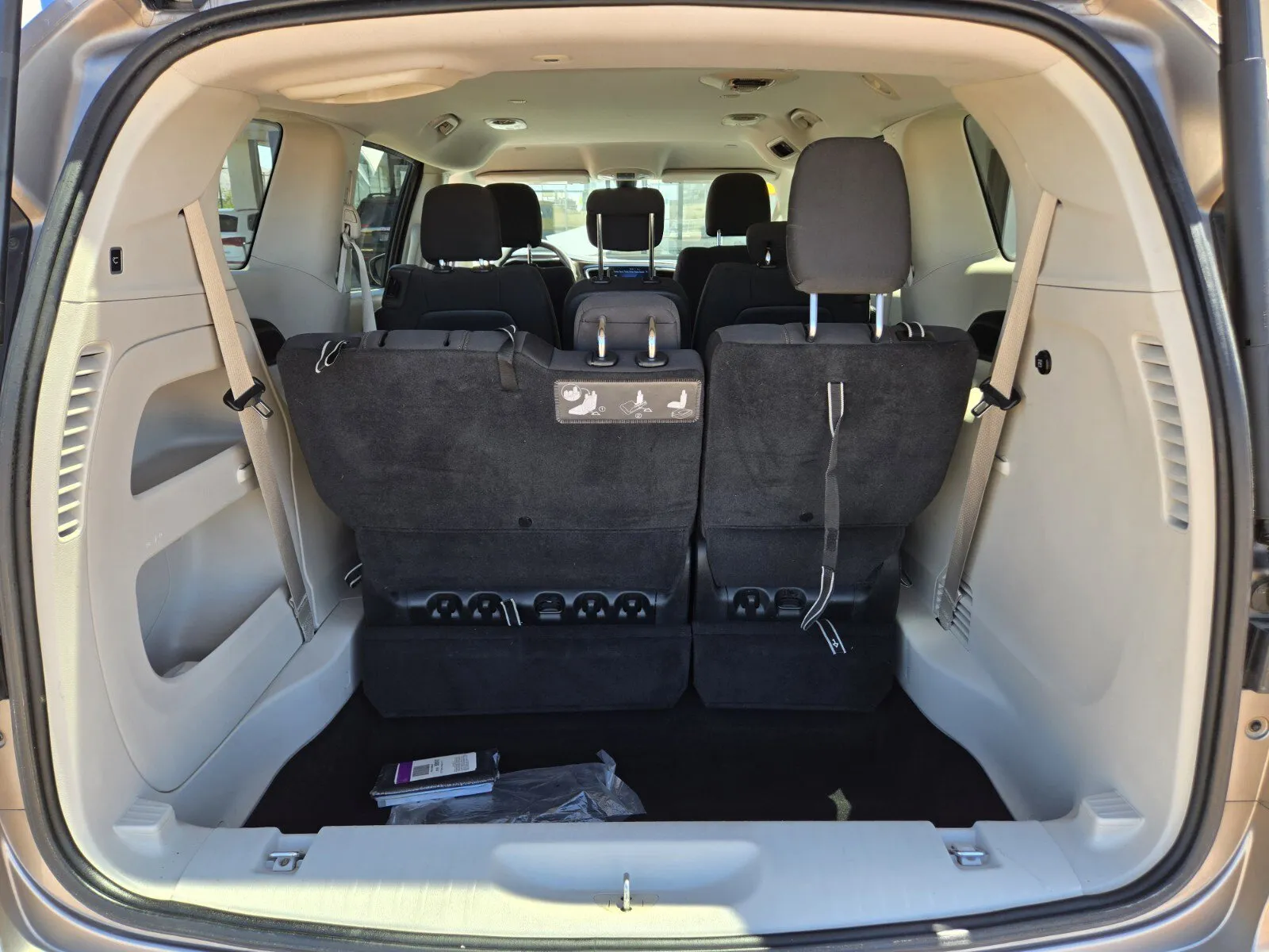 Chrysler Pacifica photo 11