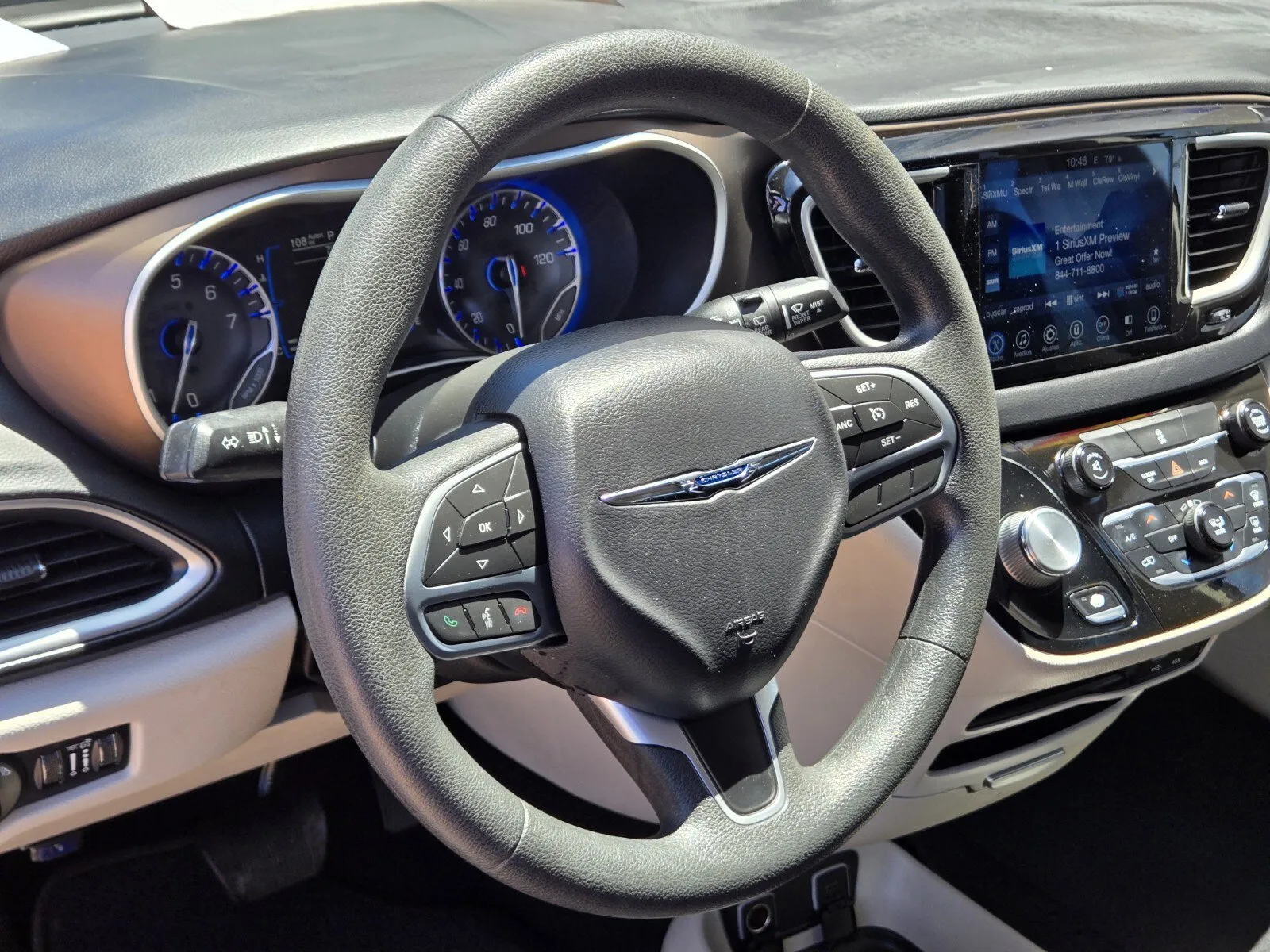 Chrysler Pacifica photo 16