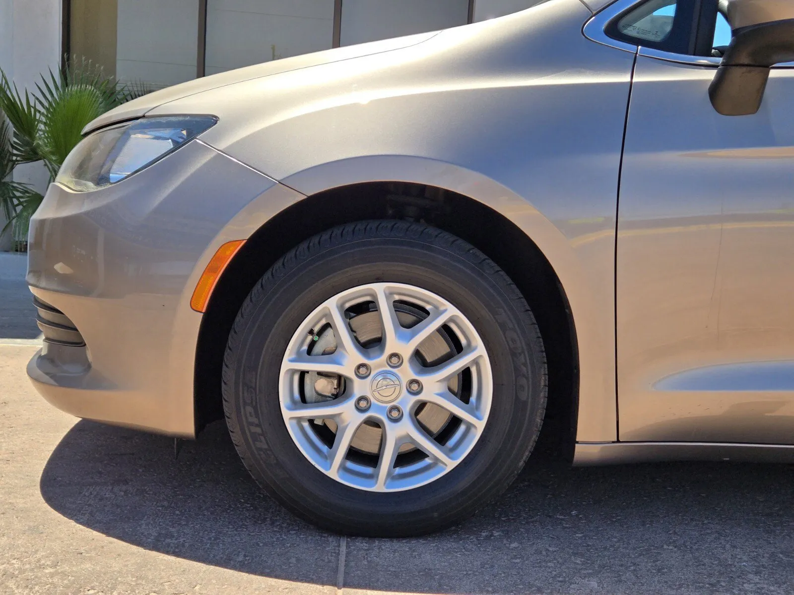 Chrysler Pacifica photo 6
