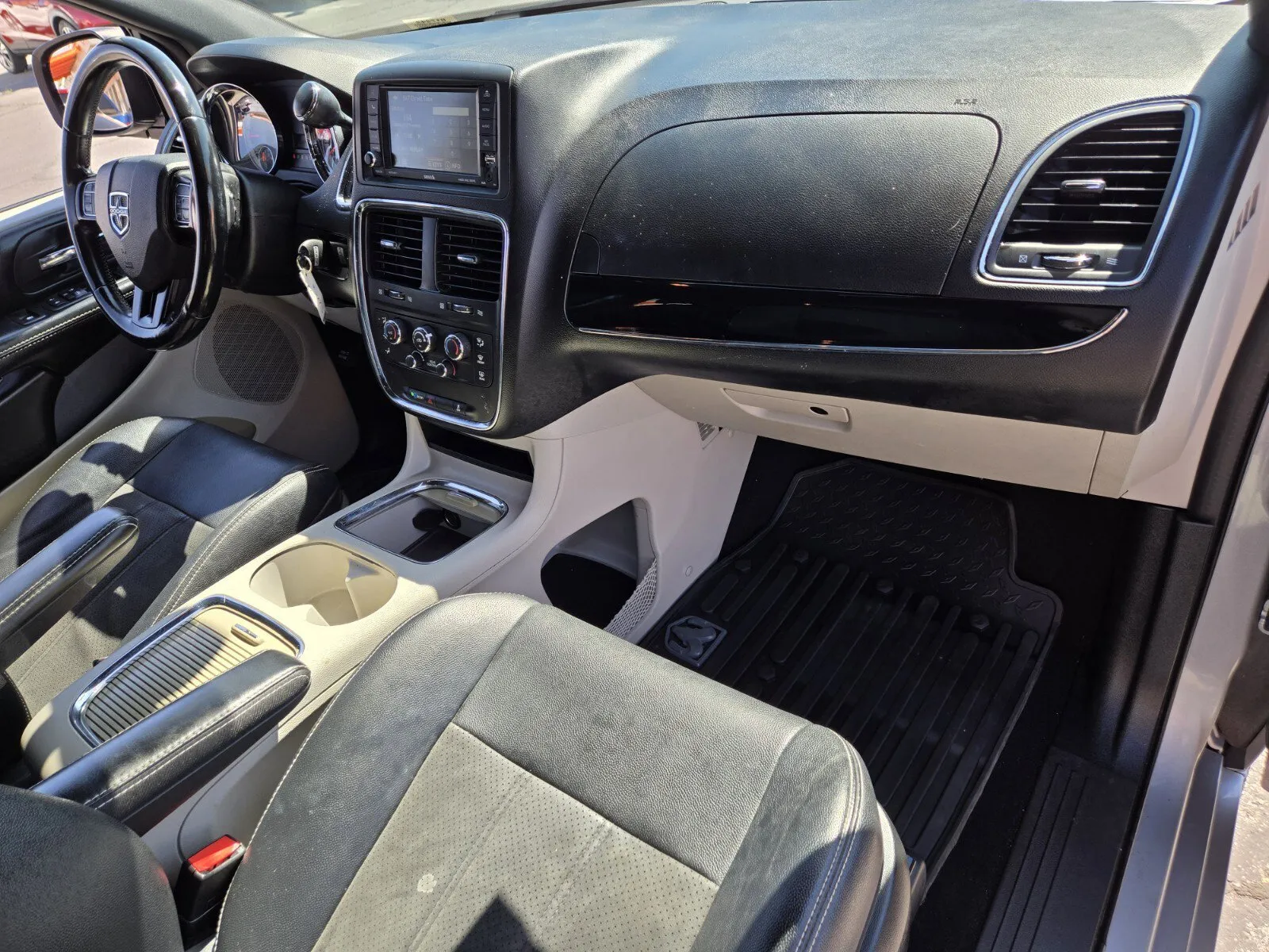 Dodge Grand Caravan photo 14