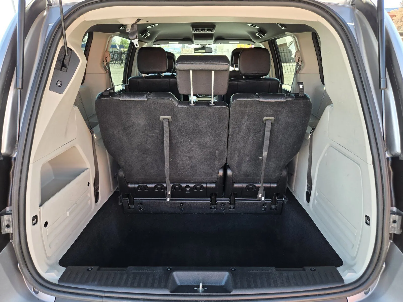 Dodge Grand Caravan photo 11