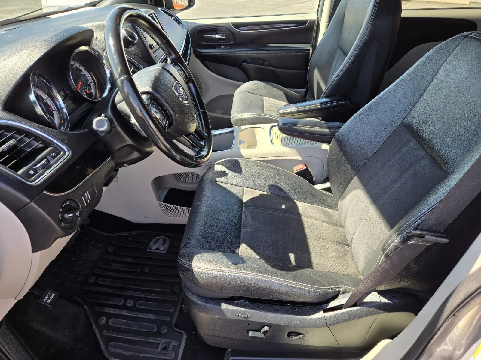 Dodge Grand Caravan photo 7