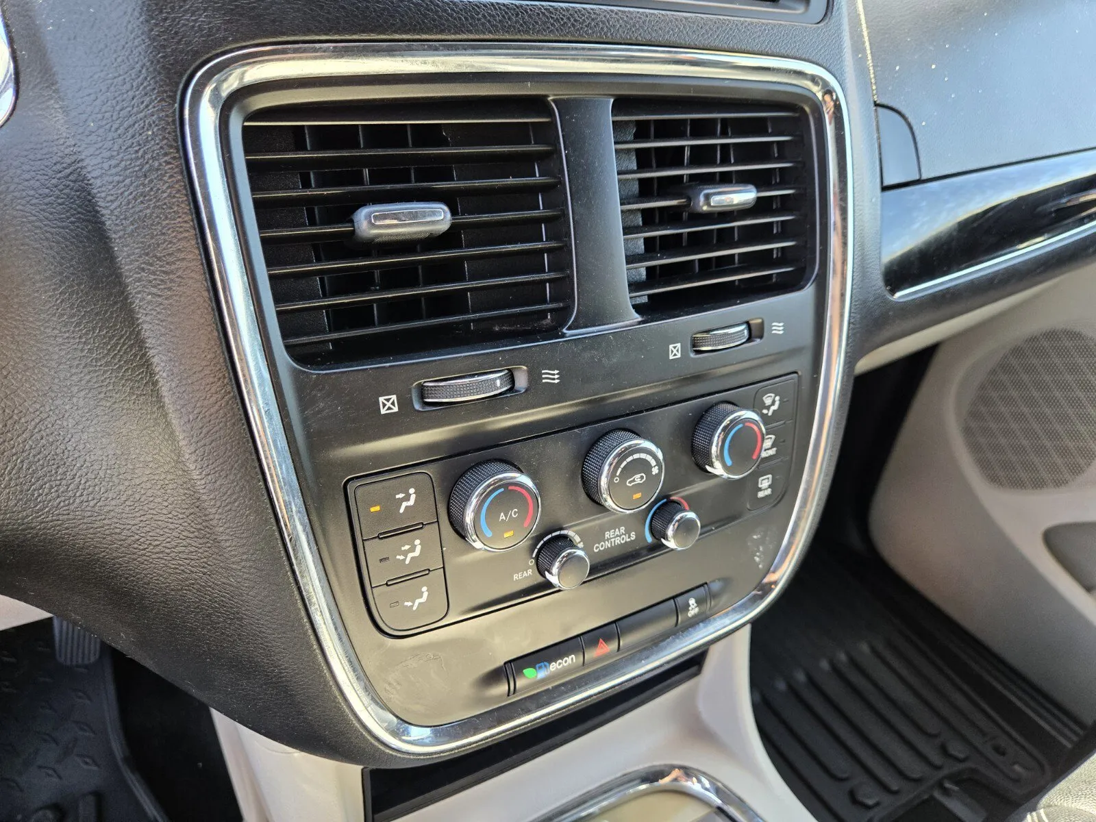 Dodge Grand Caravan photo 20