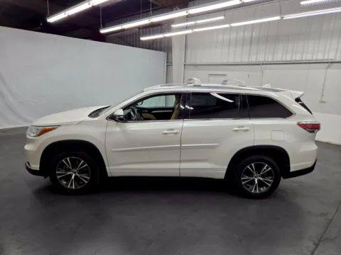 Photos of 2016 Toyota Highlander XLE for sale in Las Vegas, NV at Baja Auto Sales East