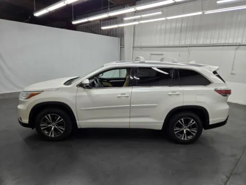 Photos of 2016 Toyota Highlander XLE for sale in Las Vegas, NV at Baja Auto Sales East
