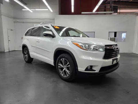 More photos of 2016 Toyota Highlander XLE at Baja Auto Sales East, NV