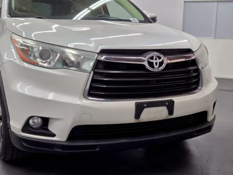 More photos of 2016 Toyota Highlander XLE at Baja Auto Sales East, NV