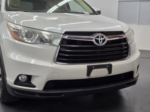 More photos of 2016 Toyota Highlander XLE at Baja Auto Sales East, NV