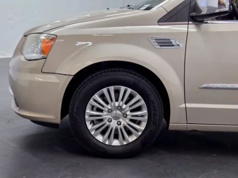 More photos of 2013 Chrysler Town & Country Limited at Baja Auto Sales East, NV