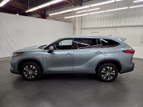 Photos of 2020 Toyota Highlander XLE for sale in Las Vegas, NV at Baja Auto Sales East