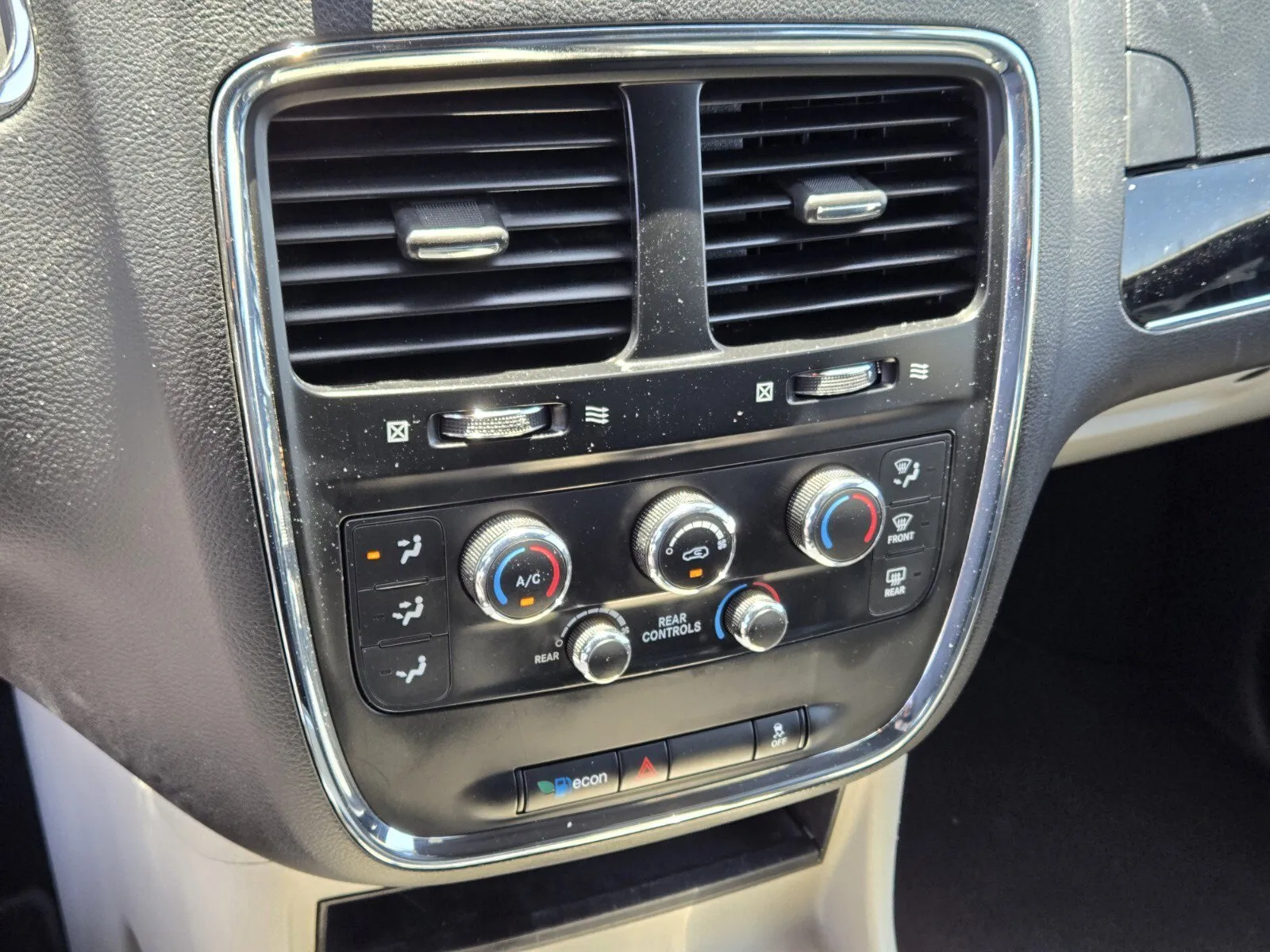 Dodge Grand Caravan photo 20
