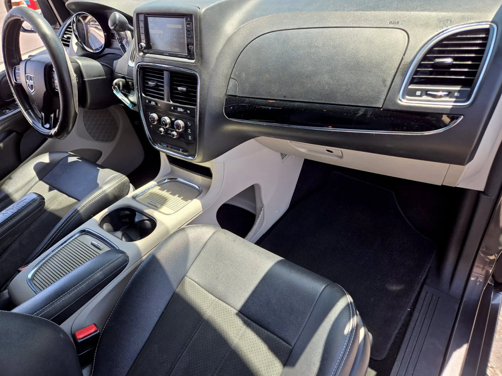 Dodge Grand Caravan photo 14