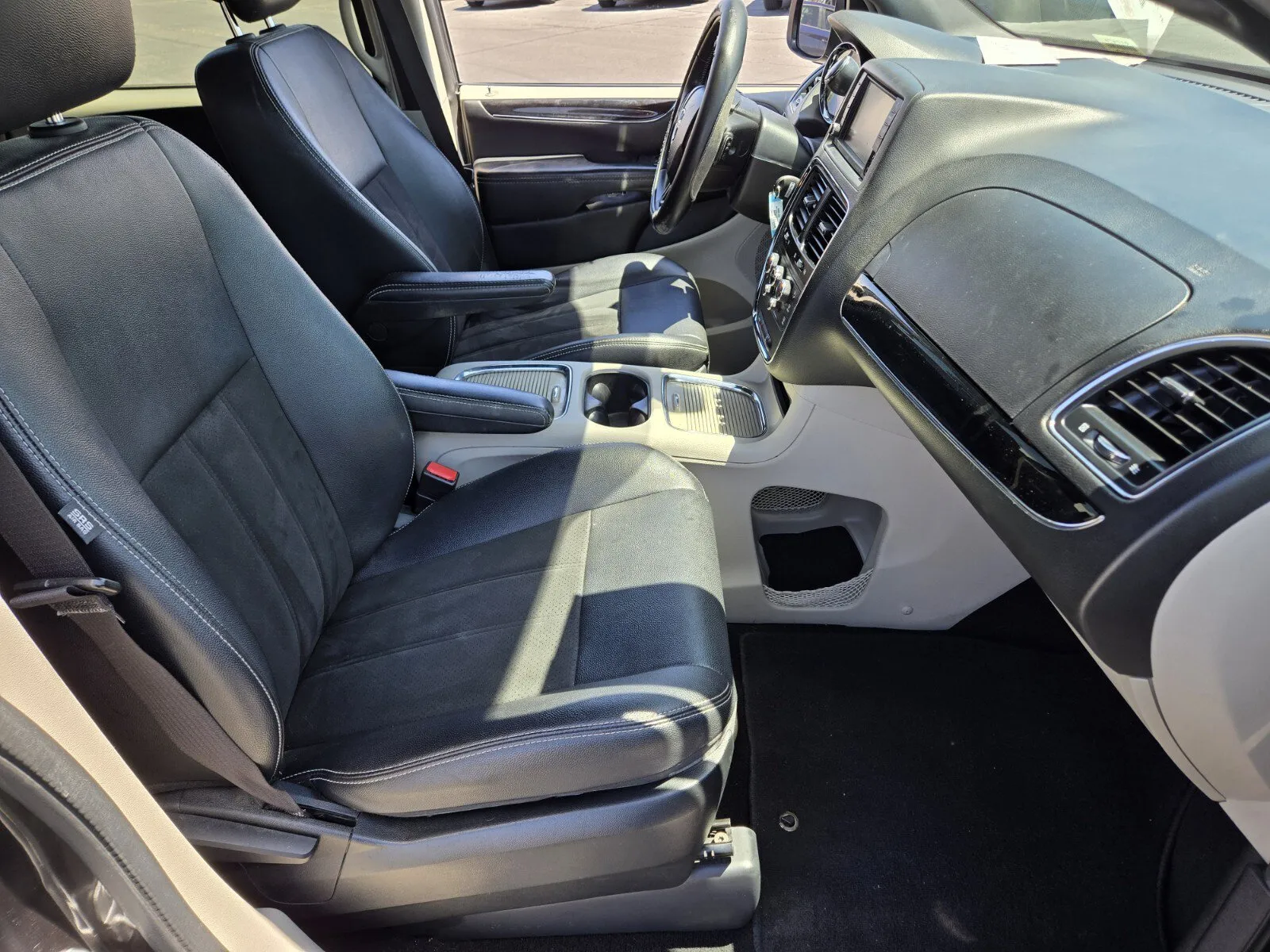 Dodge Grand Caravan photo 13