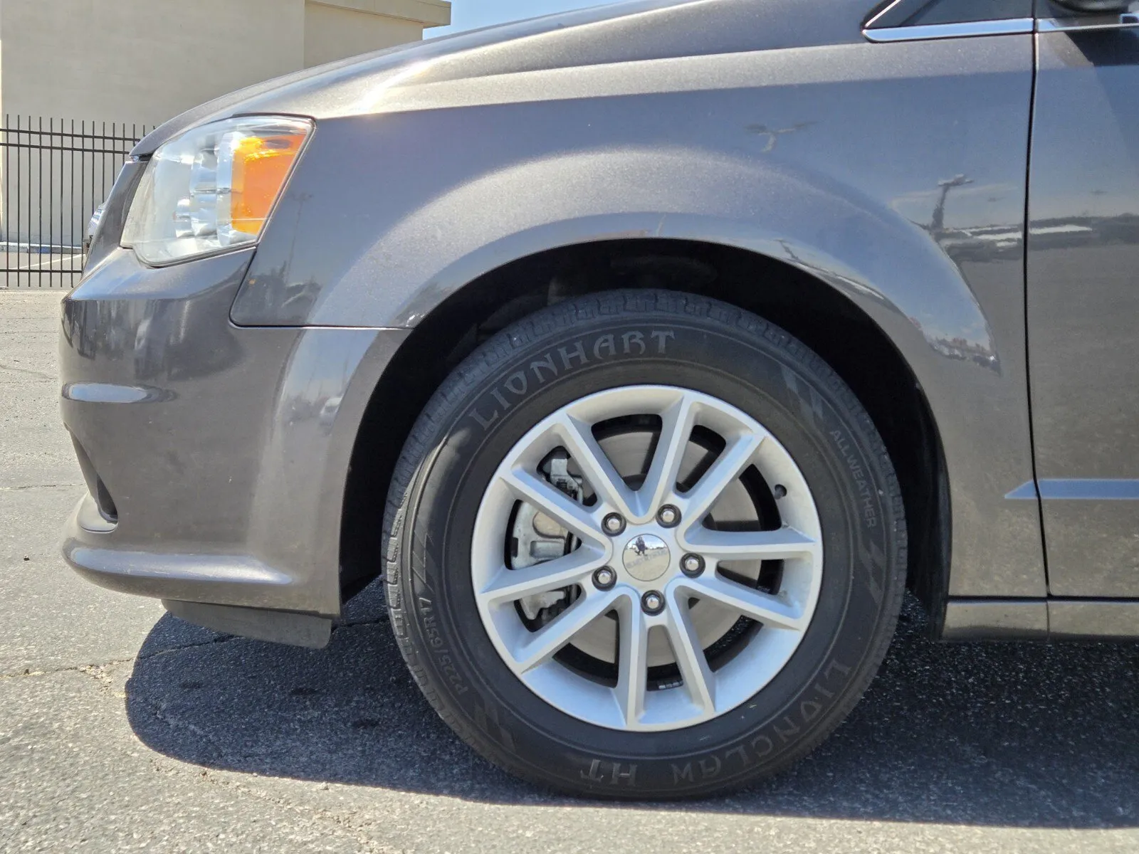 Dodge Grand Caravan photo 6