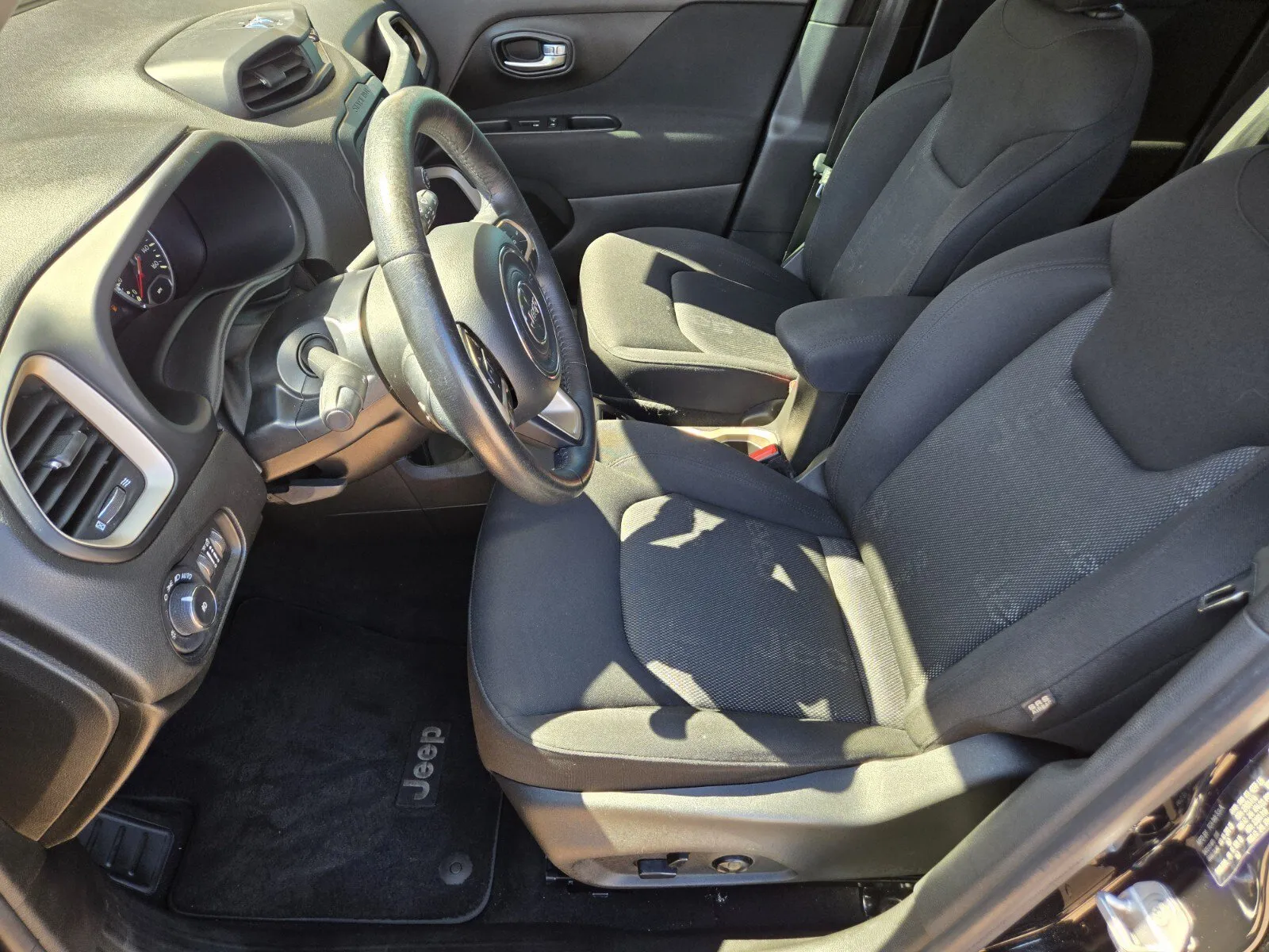 Jeep Renegade photo 7