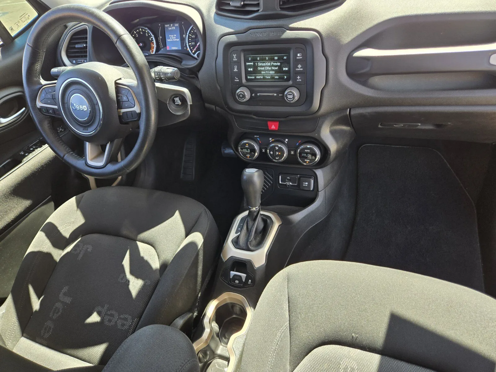 Jeep Renegade photo 13