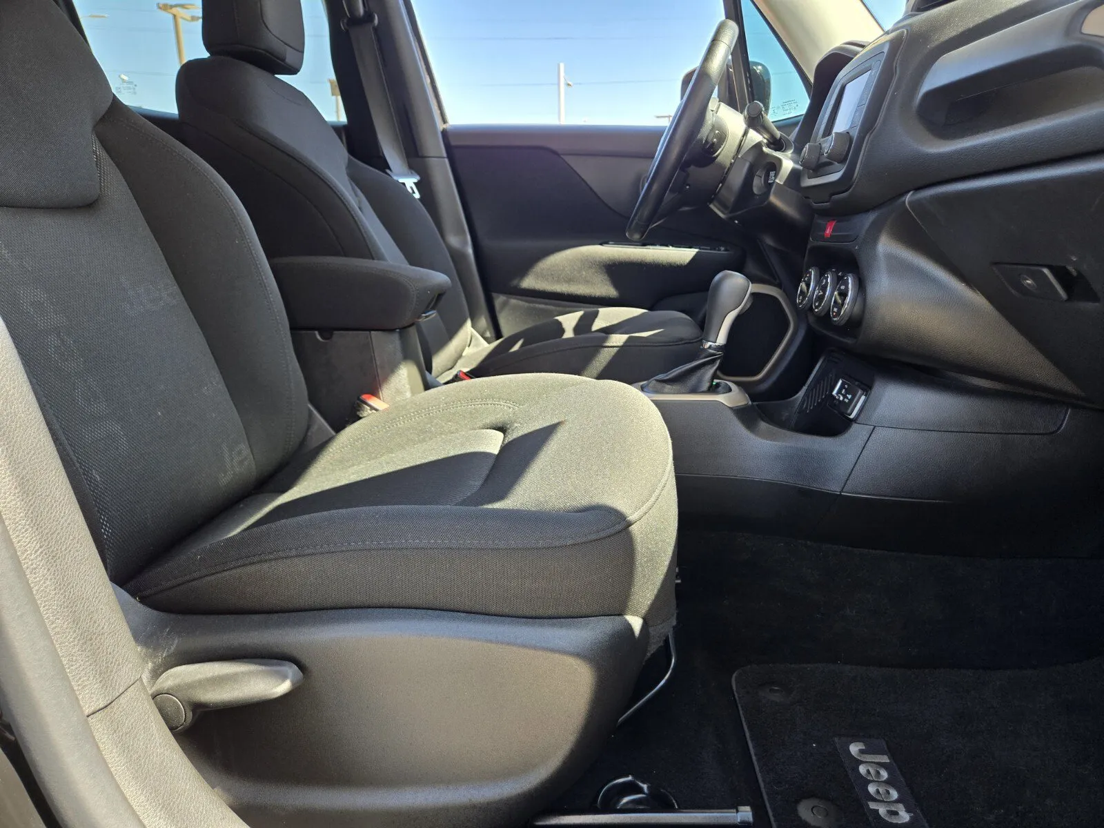 Jeep Renegade photo 12