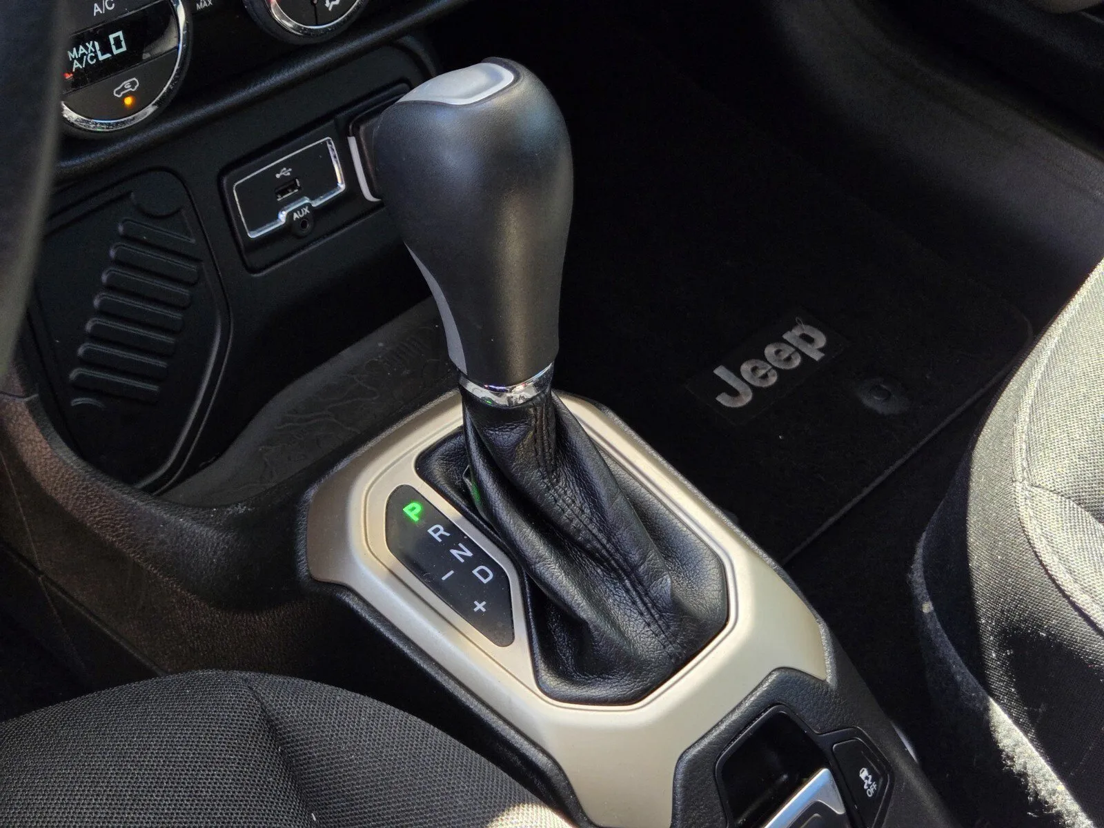 Jeep Renegade photo 19