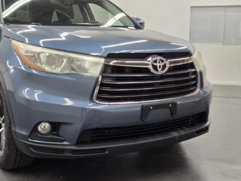 More photos of 2016 Toyota Highlander XLE at Baja Auto Sales East, NV