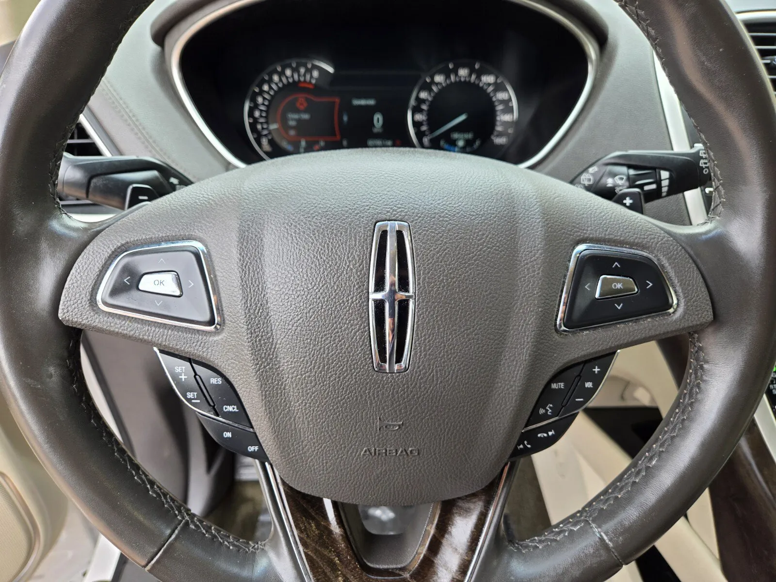 Lincoln MKX photo 15