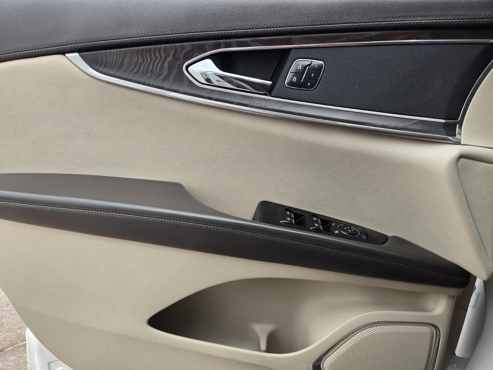 Lincoln MKX photo 14
