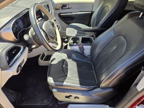 More photos of 2018 Chrysler Pacifica Limited at Baja Auto Sales East, NV