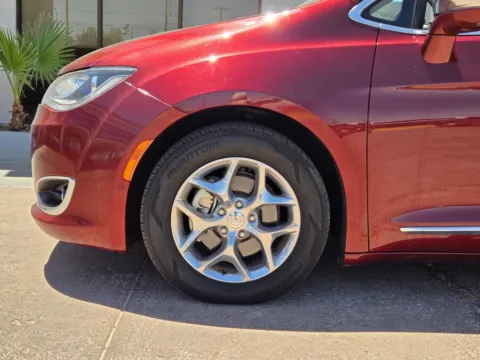 More photos of 2018 Chrysler Pacifica Limited at Baja Auto Sales East, NV