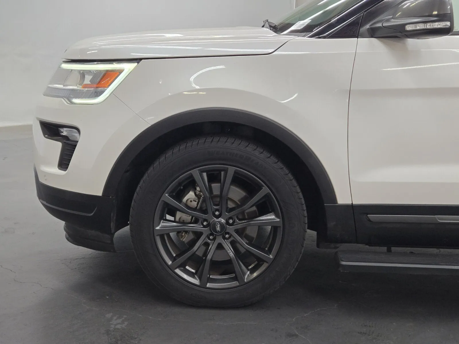 Ford Explorer photo 6