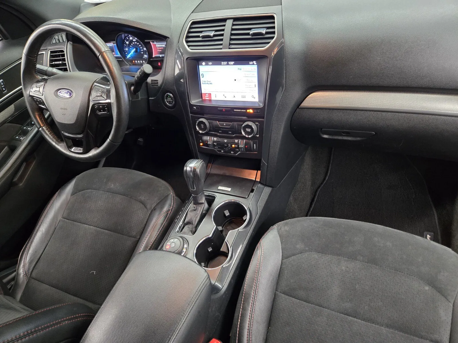 Ford Explorer photo 14