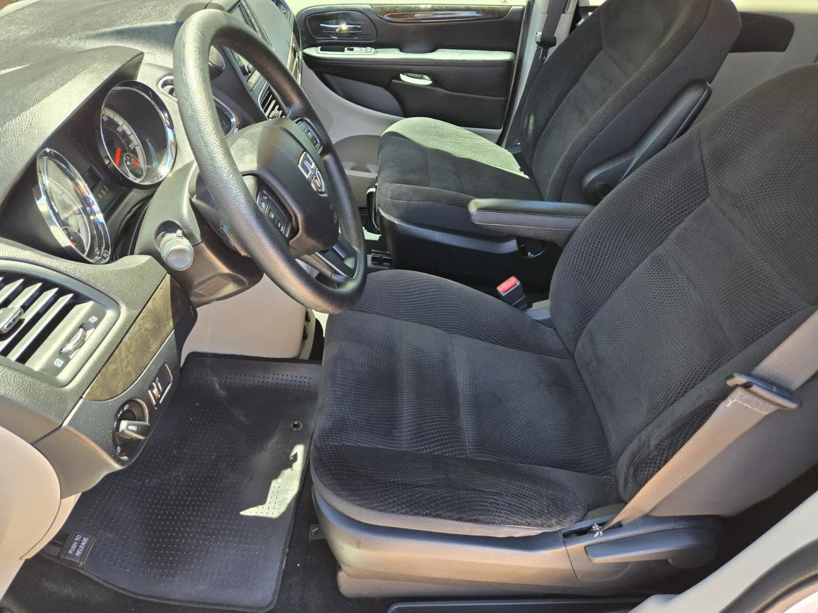 Dodge Grand Caravan photo 7