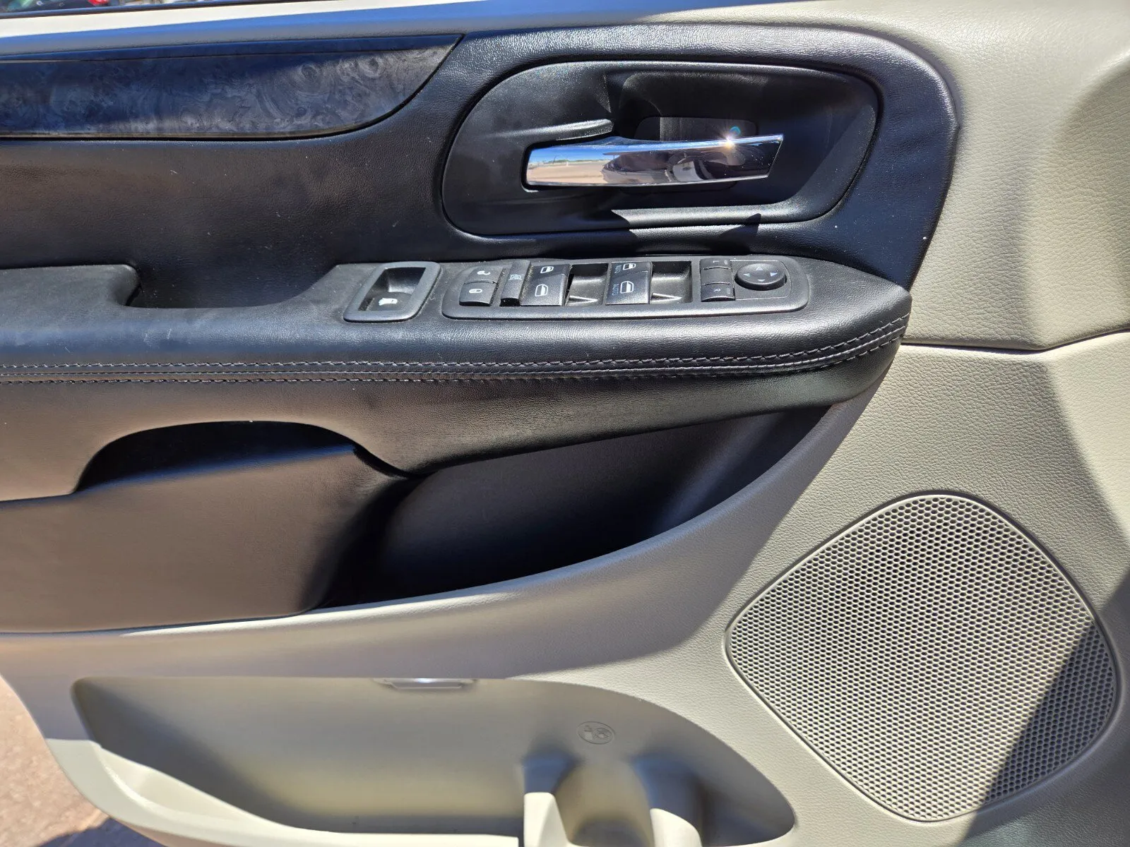 Dodge Grand Caravan photo 14