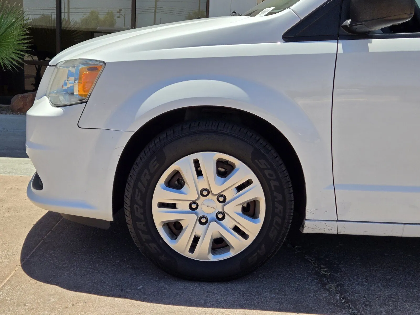 Dodge Grand Caravan photo 6